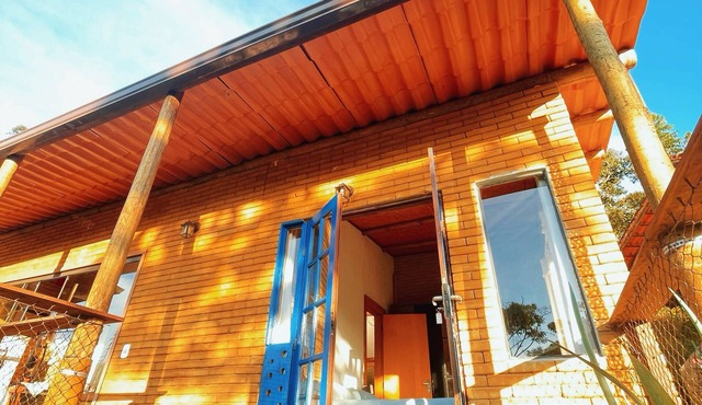 Casa Mohini: Deck Para Montanha e Lareira. Piscina Natural e Templo a 5 min