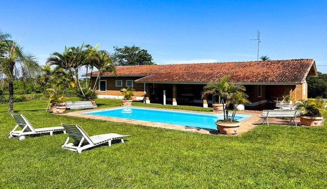 Chácara com piscina e lazer em Holambra/SP in Holambra