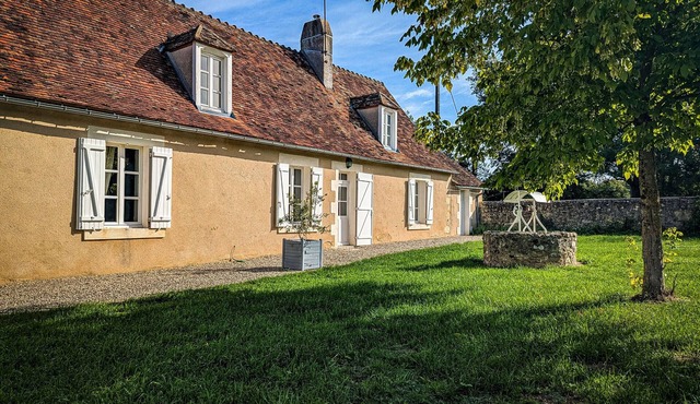 Charming Cottage with Pool, Terrace, and Garden in Brenne Natural Park in Bélâbre