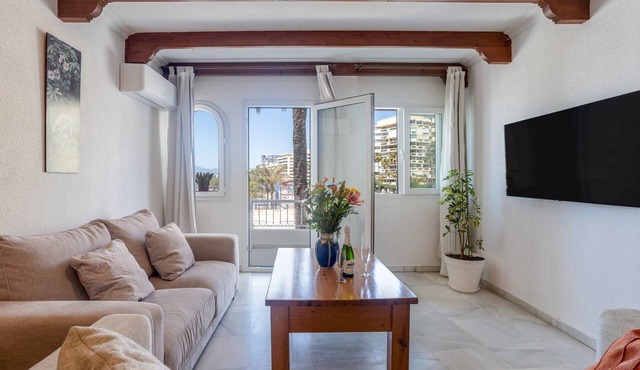 Comfortable Apartment at Yacht Club with Sea View, Wi-Fi, and Air Conditioning