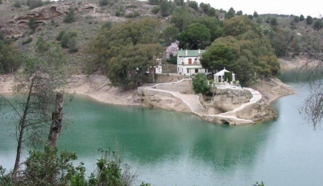 CORTIJO QUINTILLO overlooking the GUADALHORCE RIVER