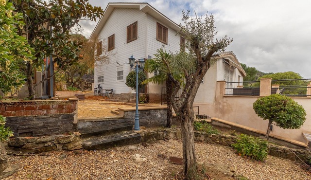 Country house 'Casita San Martín' with private pool and views of San Juan reservoir