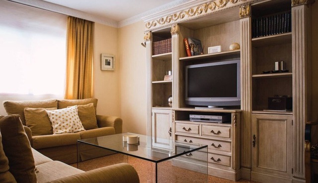 Cozy 2BR Apartment by the City of Arts and Science