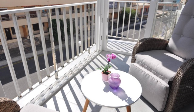 Cozy Apartment 70m from the Beach in Roses, Costa Brava! 2 Bedrooms, Terrace, Free Wi-Fi. Book now!