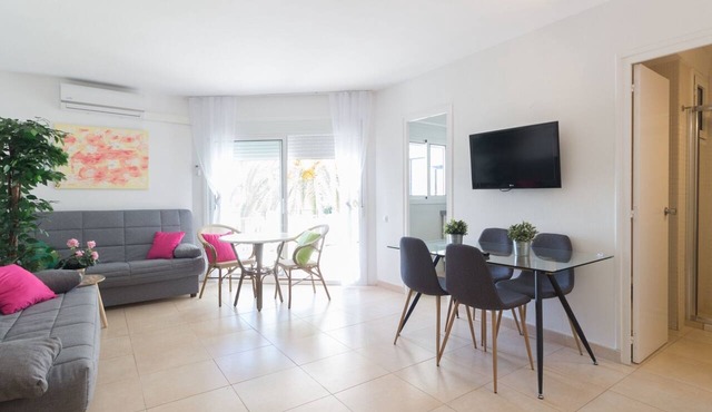 Cozy studio with air conditioning located in heart of Salou.
