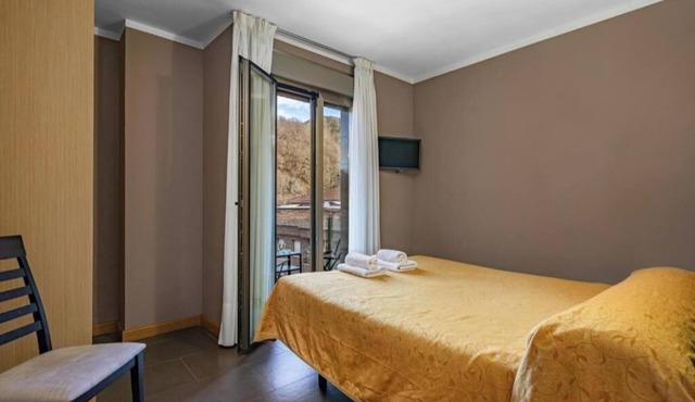 Cueto Spa 1 Bedroom Apartment for 2 Adults and 1 Child in Cangas de Onís