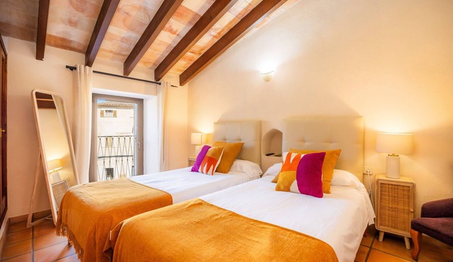 Double Room with Private External Bathroom, Shared Pool, Wi-Fi and Air Conditioning