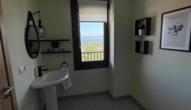 Duplex with Shared Pool, Concheira in Baiona