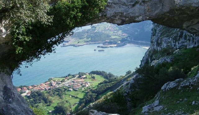 Villa La Perla de Sonabia-Cantabria, next to the beach and the mountain, wonderful.
