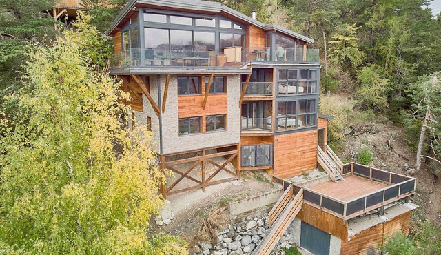 Exceptional Chalet in Pra-Loup 1600 with Sauna and Mountain Views in Pra-Loup