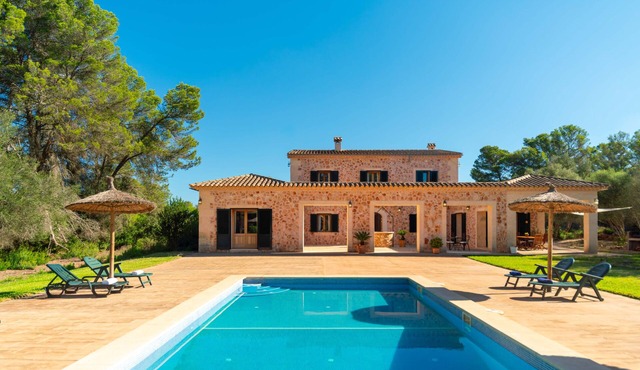 Exclusive Villa in Mallorca for 12 Guests: Pool, Garden & Jacuzzi