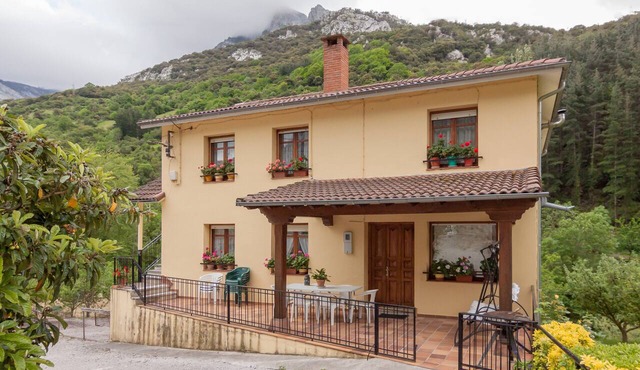 Family House for Groups with Garden and Mountain Views