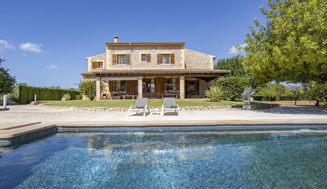Fantastic villa with 4 bedrooms, 3 bathrooms, wifi, barbecue, terraces and pool