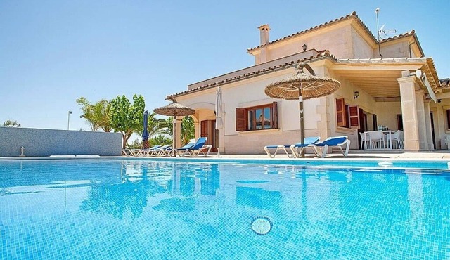 Finca Villa Marga for 8 People near Muro in Mallorca