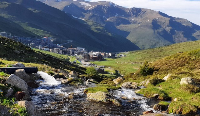 flat duplex for 5 persons,(50 m2), view on the mountain and direct access on the slopes in PAS DE LA CASA