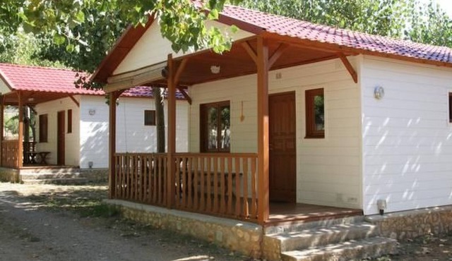 Gemütlicher Ferienbungalow Isabena by Interhome