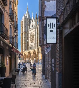 GLOBETROTTER HOSTEL, by Albany in León