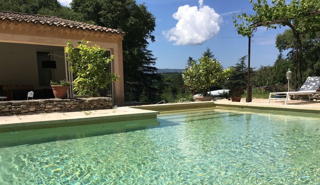 Golden triangle of the Luberon: large villa with heated pool in Goult