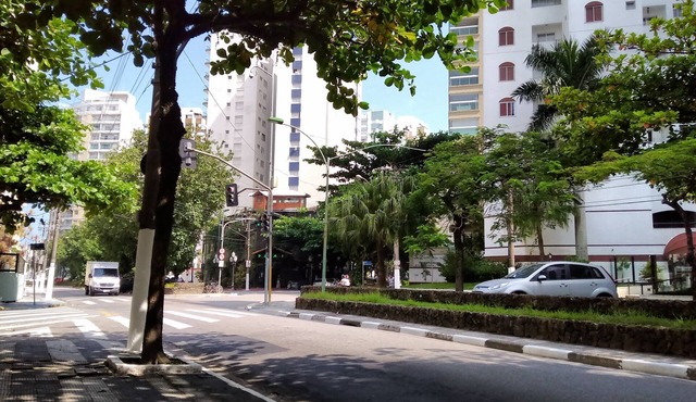 Good location, everything nearby, 200 meters from Pitangueiras beach, sleeps up to 6 people. in Centro