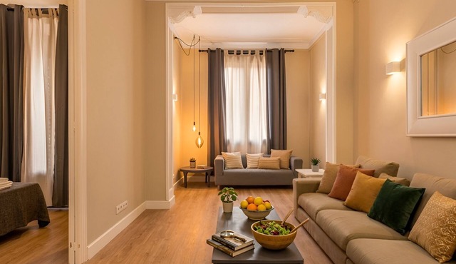 Great 5 bedroom Acomodis Apartment with 2 bathrooms in the modern L'Eixample!