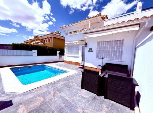 Gregorys Poolside Villa in Sucina