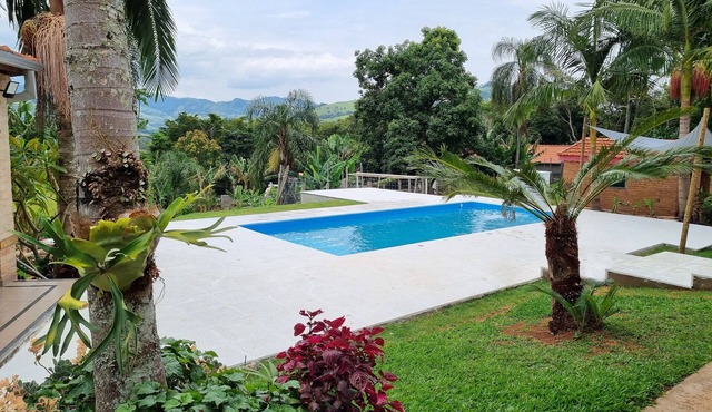 Heated Pool, Waterfall, 4 Bedrooms, 120km from SP, near Monte Verde in Itapeva