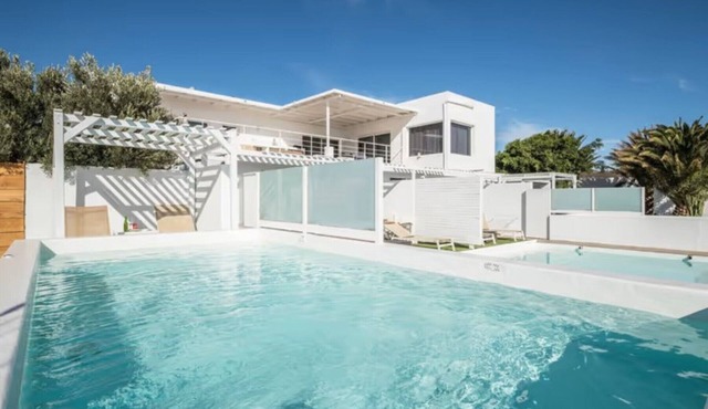 Holiday Apartment “Amanecer ” with Ocean and Mountain View, Terrace and Pools