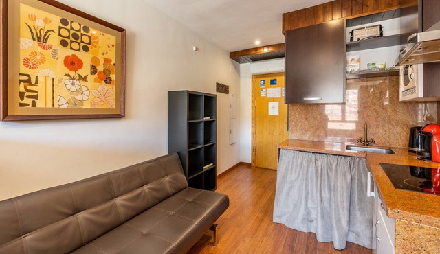 Holiday Apartment 'Herreria's' with Wi-Fi & Air Conditioning