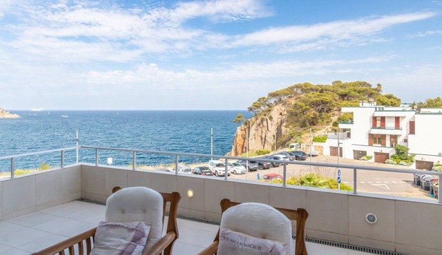 Holiday Home 'Casa Rosselló' with Sea View, Private Terrace and Wi-Fi
