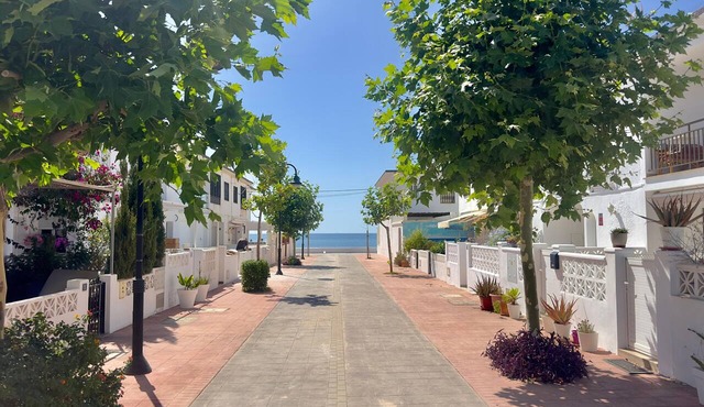 Holiday Home '211 Beach House' with Sea View, Wi-Fi and Air Conditioning