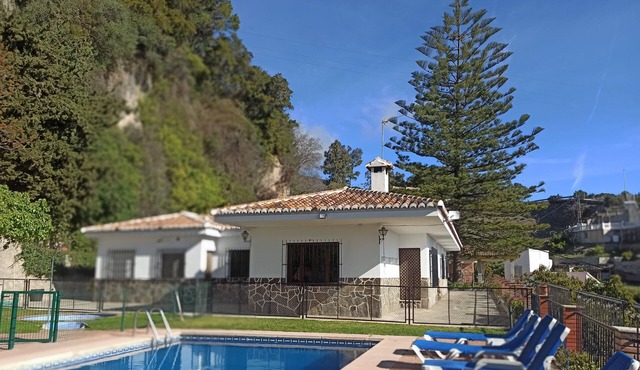 Holiday Home 'Casa Rural Paca Perea' with Mountain View, Private Pool and Wi-Fi