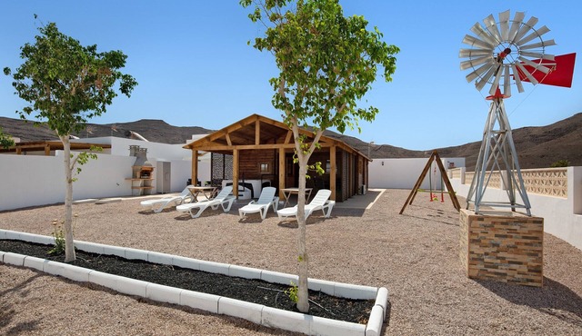 Holiday home La Cabañita de Javi with Sea View, Garden & Wi-Fi
