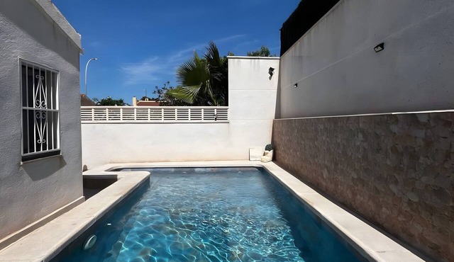 Holiday Home 'Sam' with Private Pool, Wi-Fi, and Air Conditioning