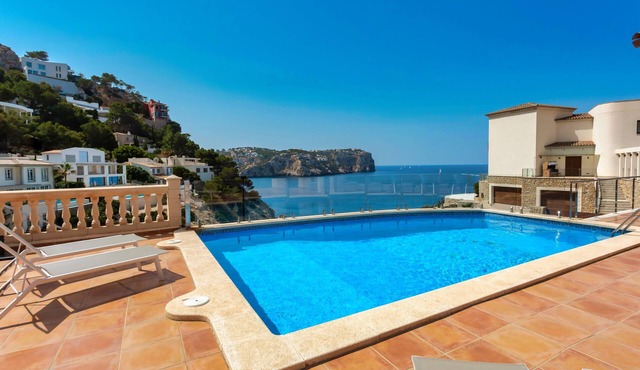Holiday Home 'Ses Gavines en Cala Moragues' with Sea View, Wi-Fi and Air Conditioning