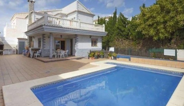 Holiday villa with pool in Gandia