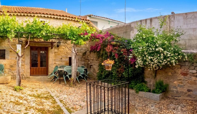 Homerez - Charming House in Añora with Garden in Añora