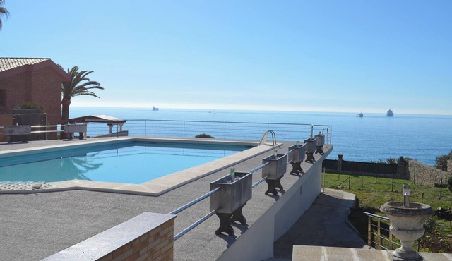 Homerez - Spacious Apartment in Tarragona + Pool