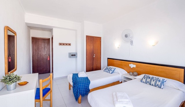 Hostal Port Corona
