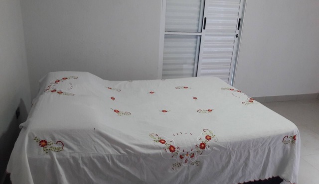 House accommodates 9 people, large living room, 2 balconies, TV, Netflix, Wi-Fi, beautiful beach.
