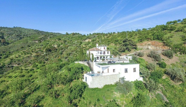 House with panoramic views and pool in Málaga
