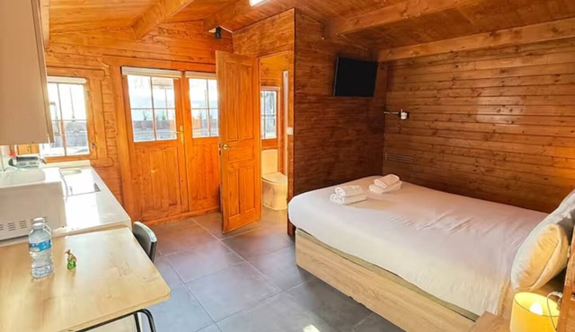 Intimate and exclusive penthouse cabin with jacuzzi, terrace and barbecue