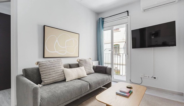 Inviting Barceloneta 1BR w/Balcony, near Beach, by Blueground