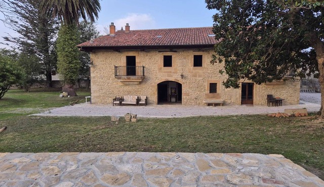 La Casona de Cabanzón is a rural mountain house surrounded by nature.