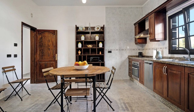 "La Ratona" with Sea View, Garden & Wi-Fi
