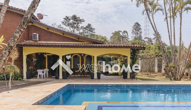Linda Casa com Piscina em Jacareí in Condomínio Lagoinha Jacareí