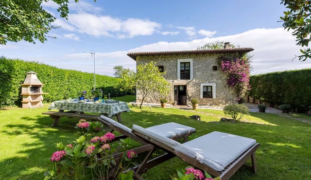Llanes House with Garden - La Casa del Güelu