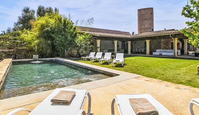 Luxuriöse Villa mit Pool und Klimaanlage für 8 Personen by Interhome