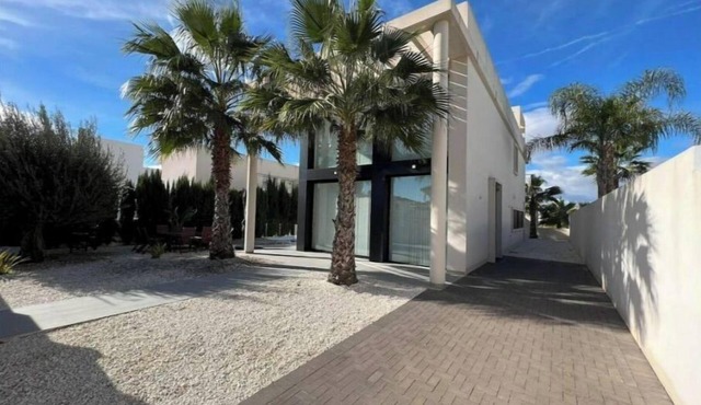 Magnificent villa with private pool