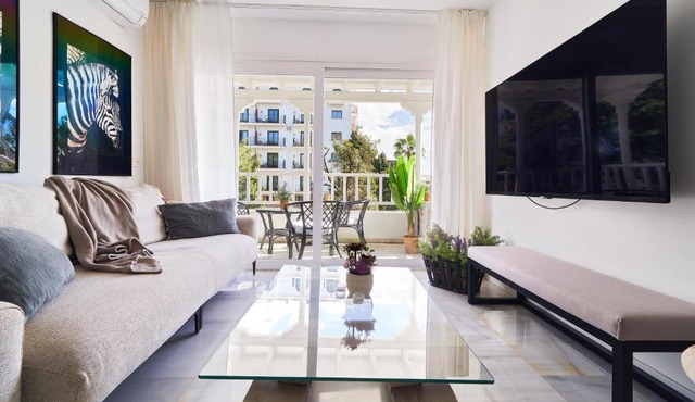 MARBELLA BANUS SUITES - Banús - Premium 1BR - 1BA - Bright & Modern - Outdoor Balcony - Pool - Opposite The Hard Rock Hotel - Walk to Puerto Banús, Beach & El Corte Ing Luxury Shopping