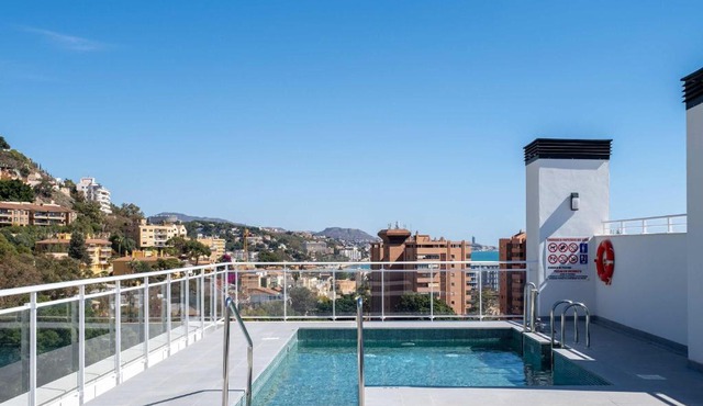 Modern Apt - Rooftop Pool Parking & Beach